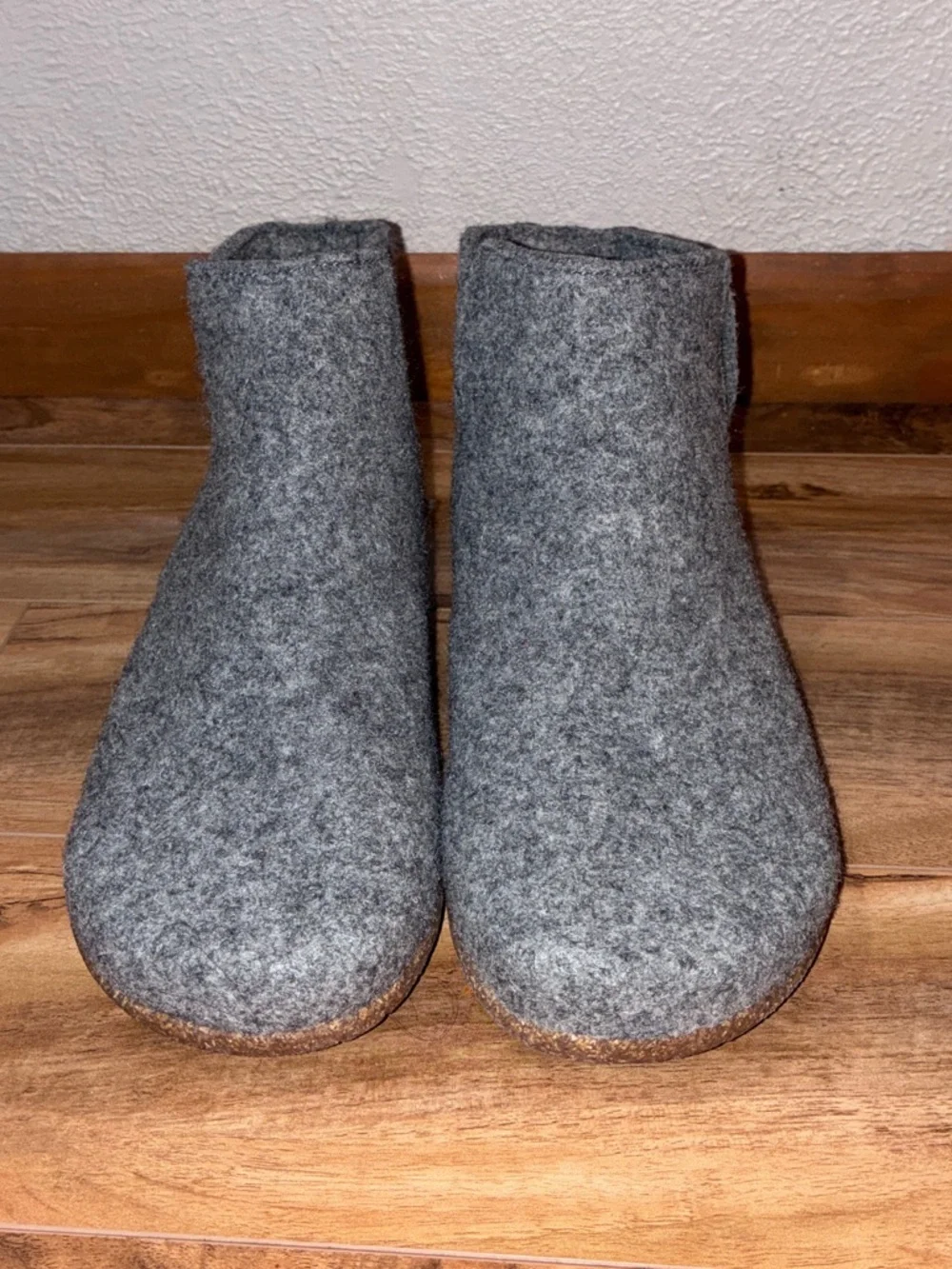 Taos Footwear Unisex Good Wool Grey Boots - size 42 (mens 8-8.5, women 11-11.5)